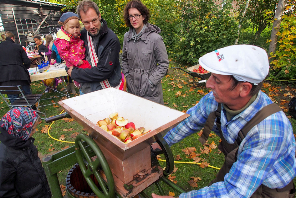 Herbstausklang mit Basteln, Markt, Mostis und vielfältiger Apfelverarbeitung