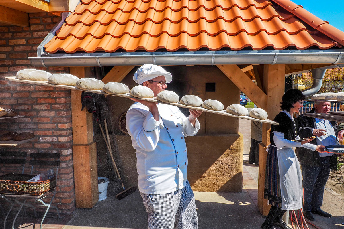 Backen im Freilichtmuseumn